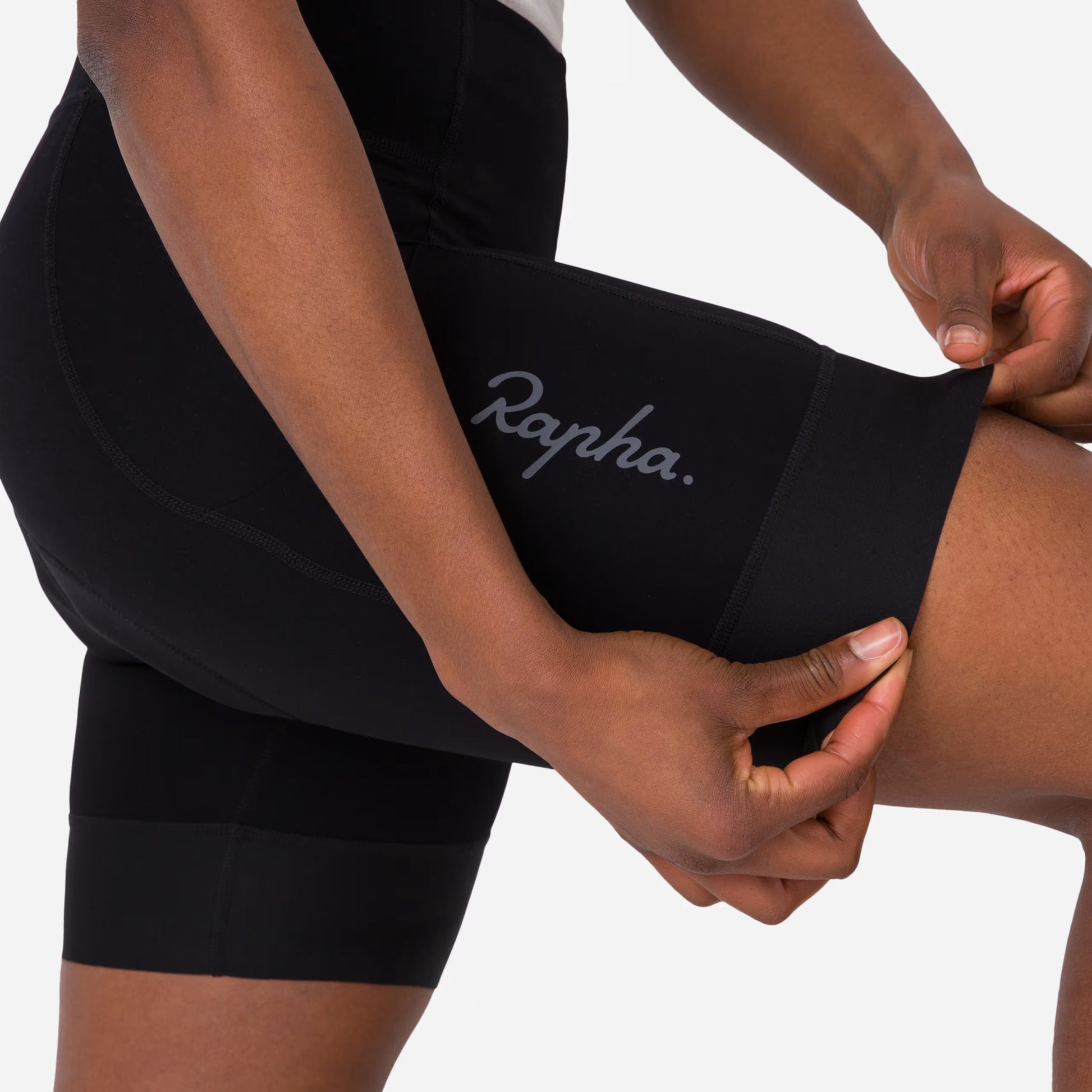 Rapha 2025 Women's Short Cargo Shorts - Black/Grey ARX01XXAGRXXS,ARX01XXAGRXSM,ARX01XXAGRSML,ARX01XXAGRMED,ARX01XXAGRLRG,ARX01XXAGRXLG image 3