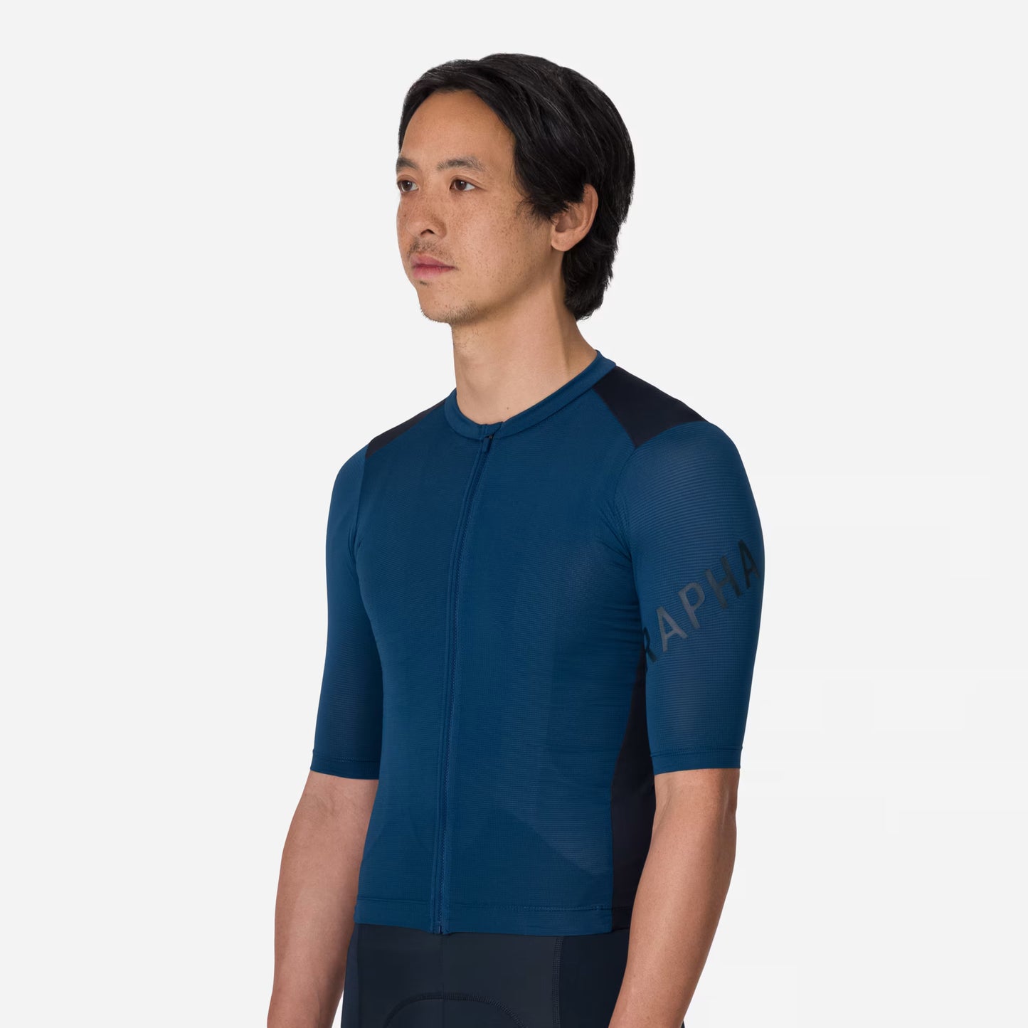 Rapha Men's Pro Team Training Jersey Titan / Carbon BEY01XXTICXXS,BEY01XXTICXSM,BEY01XXTICSML,BEY01XXTICMED,BEY01XXTICLRG,BEY01XXTICXLG,BEY01XXTICXXL,BEY01XXTIC3XL image 4