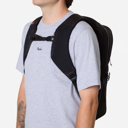 2026 Rapha Super Domestique Backpack 26 Litre, Black/Carbon Grey CQJ01XXBBGXXX image 4