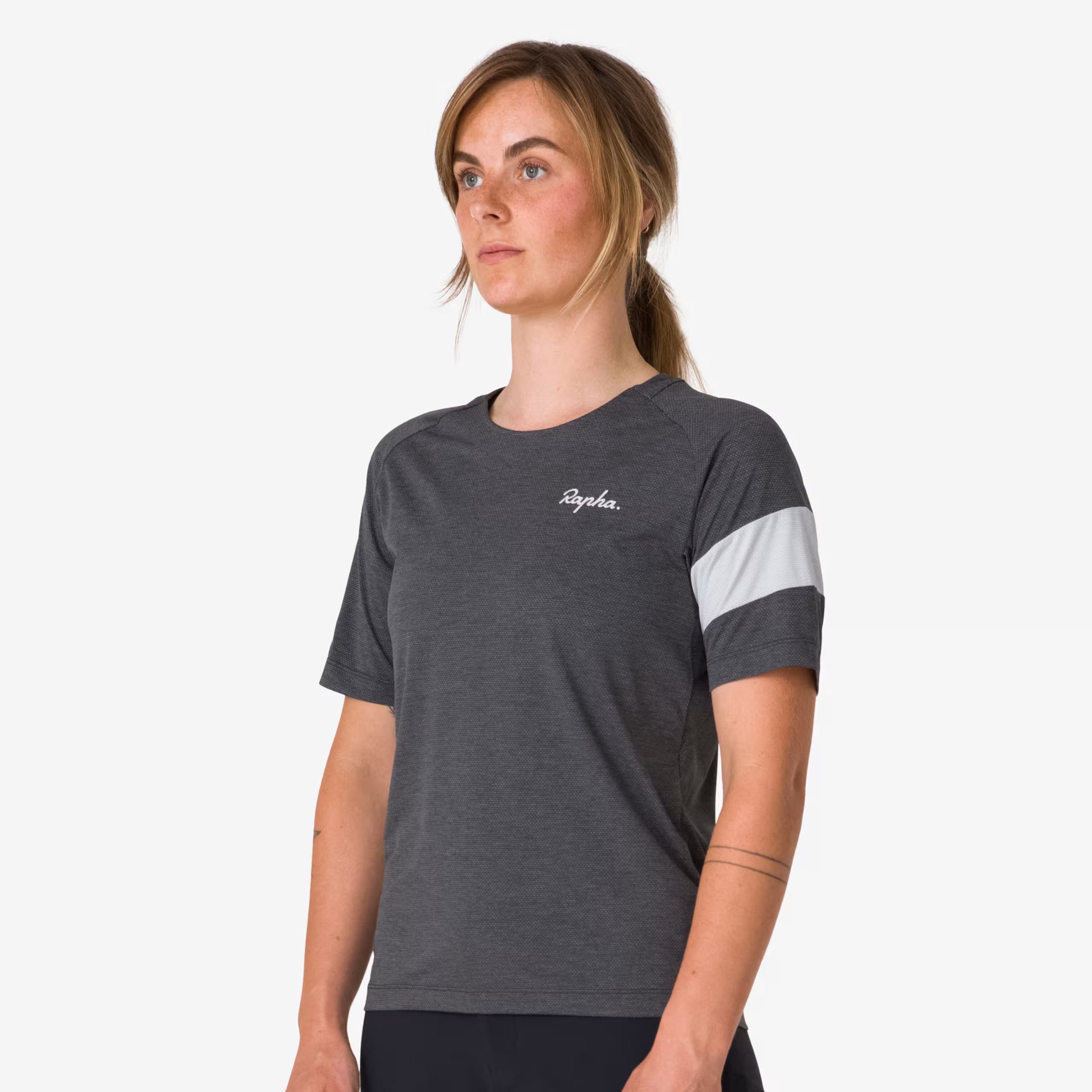 Rapha Women's Trail Technical T-Shirt - Dark Grey/Light Grey TWS01XXAMCXXS,TWS01XXAMCXSM,TWS01XXAMCSML,TWS01XXAMCMED,TWS01XXAMCLRG,TWS01XXAMCXLG image 4