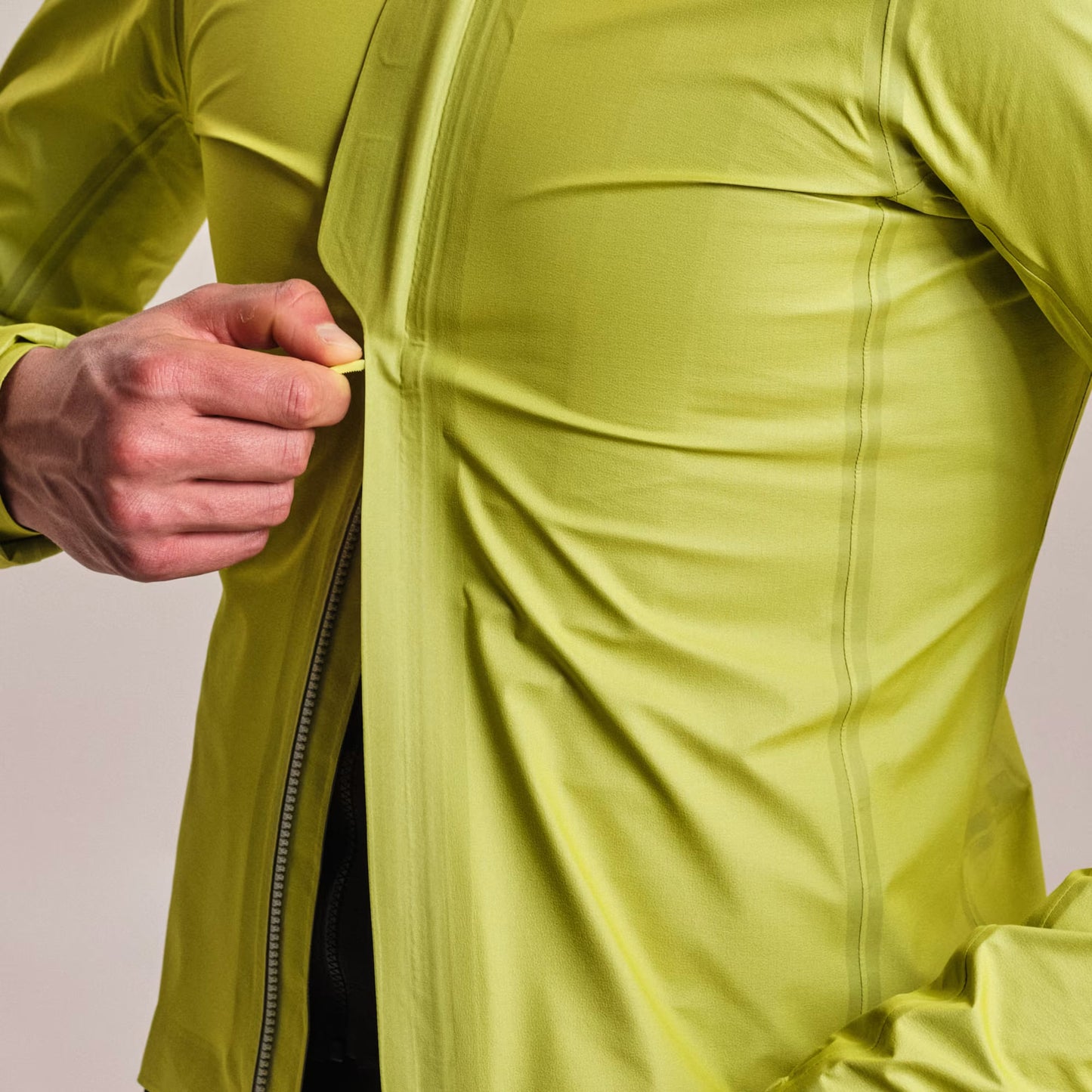  Rapha Men's Pro Team Lightweight Goretex Rain Jacket, Chartreuse/White Medium image 5 RJP03XXYELMED